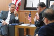 Minister Mohamed in discussion with Prof Nishimura
